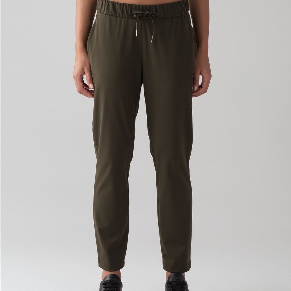 Lululemon olive green On The Fly Pant 28” NWT